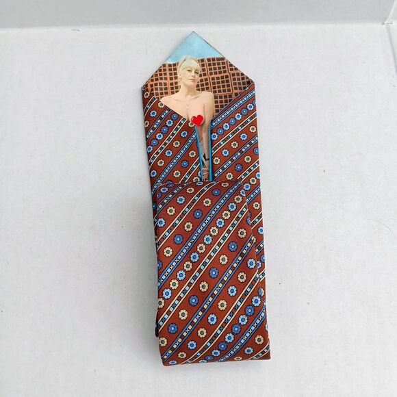 Vintage Peek A Boo Pinup Neck Tie-Depose-Risque-Nude-Striptease-Hollyvogue-1970s - Picture 2 of 6